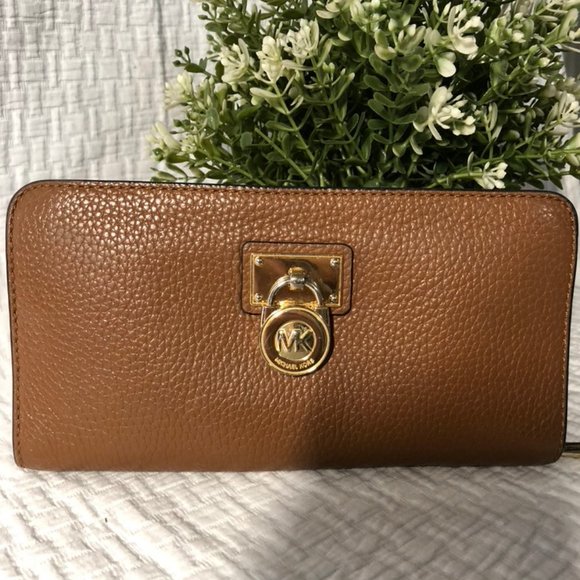 michael kors wallet with lock